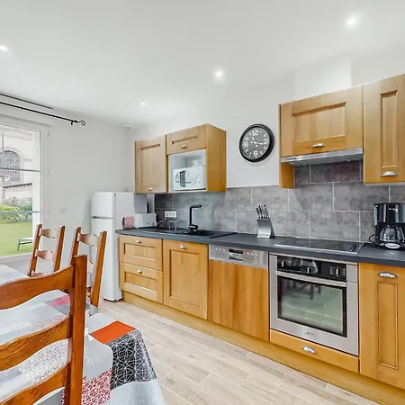 In Grainville-la-teinturi * Grainville-la-Teinturière